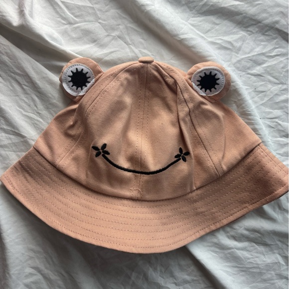 Adorable Peach Frog Bucket Hat for everyday fun costume or Halloween - Picture 1 of 3